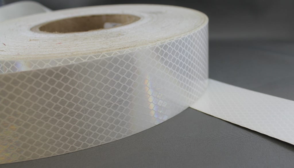 3M White (4090) Diamond Grade Class 1 Reflective Tape - Image 3