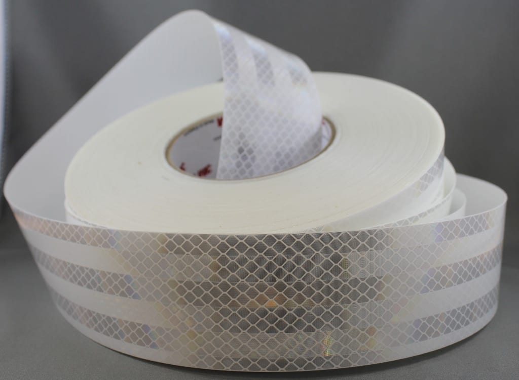 3M White (983-10) Diamond Grade Class 1 Reflective Tape - Image 4