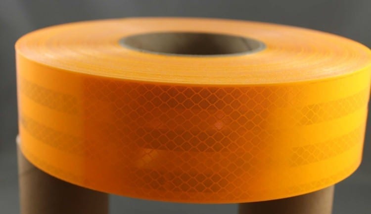 3M Fluoro Yellow (983-21) Diamond Grade Class 1 Reflective Tape - Image 2
