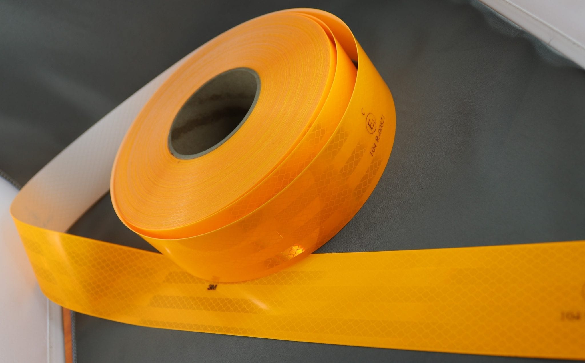 3M Fluoro Yellow (983-21) Diamond Grade Class 1 Reflective Tape - Image 4