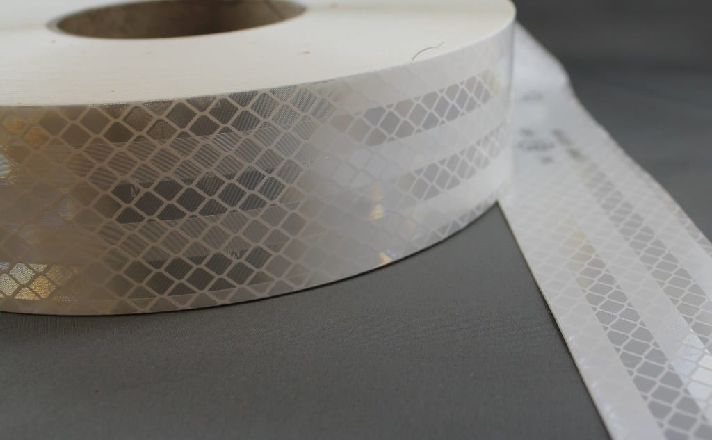 3M White (997-10) Diamond Grade Class 1 Flexible Reflective Tape - Image 4