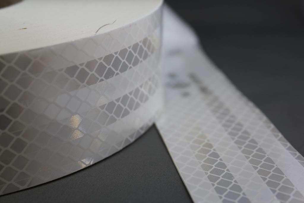 3M White (997-10) Diamond Grade Class 1 Flexible Reflective Tape - Image 3